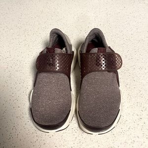 Nike Sock Dart SE - Size 6 in Night Maroon - NEVER WORN